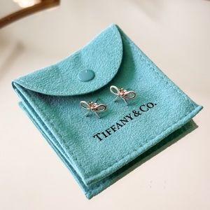 Tiffany & Co - Bow stud earrings